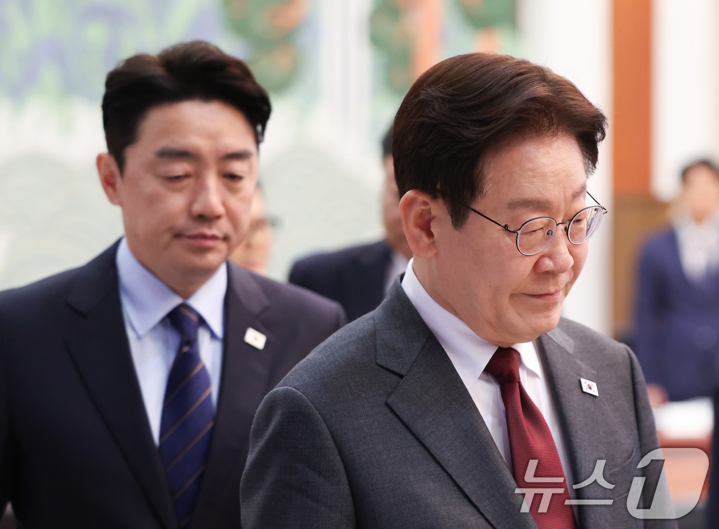 이재명 대통령이 1일 청와대에서 열린 제3차 비상경제점검회의에 입장하고 있다. 2026.4.1 ⓒ 뉴스1 허경 기자