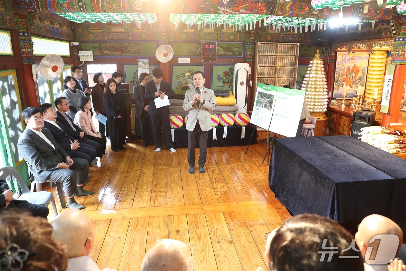 전통사찰 지정된 ‘삼척 감로사’ 방문한 김진태 강원도지사.(강원도 제공. 재판매 및 DB금지)/뉴스1