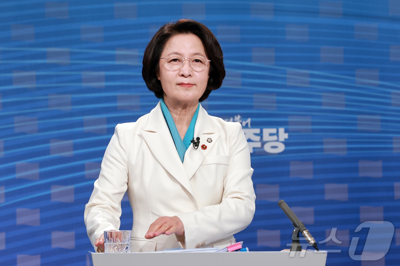 추미애 더불어민주당 경기도지사 경선후보가 지난 1일 서울 양천구 SBS 목동 스튜디오에서 열린 더불어민주당 경기도지사 후보자 2차 TV 합동토론회에 참석해 시작을 기다리고 있다. 2026.4.1 ⓒ 뉴스1 국회사진기자단