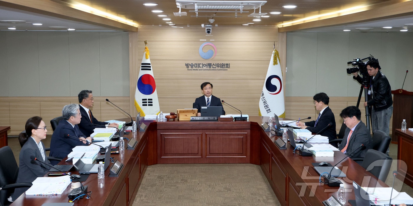 [기자의 눈] 정치가 멈춰 세운 홈쇼핑...표류하는 SK스토아 매각 - 뉴스 썸네일 이미지