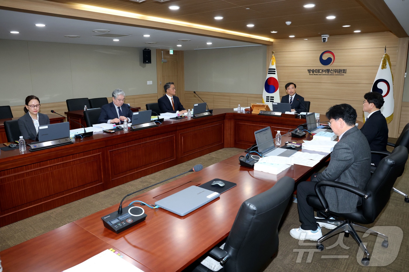 방미통위, 네이버·KT 등 연계정보 생성·처리 '적합' 승인 - 뉴스 썸네일 이미지