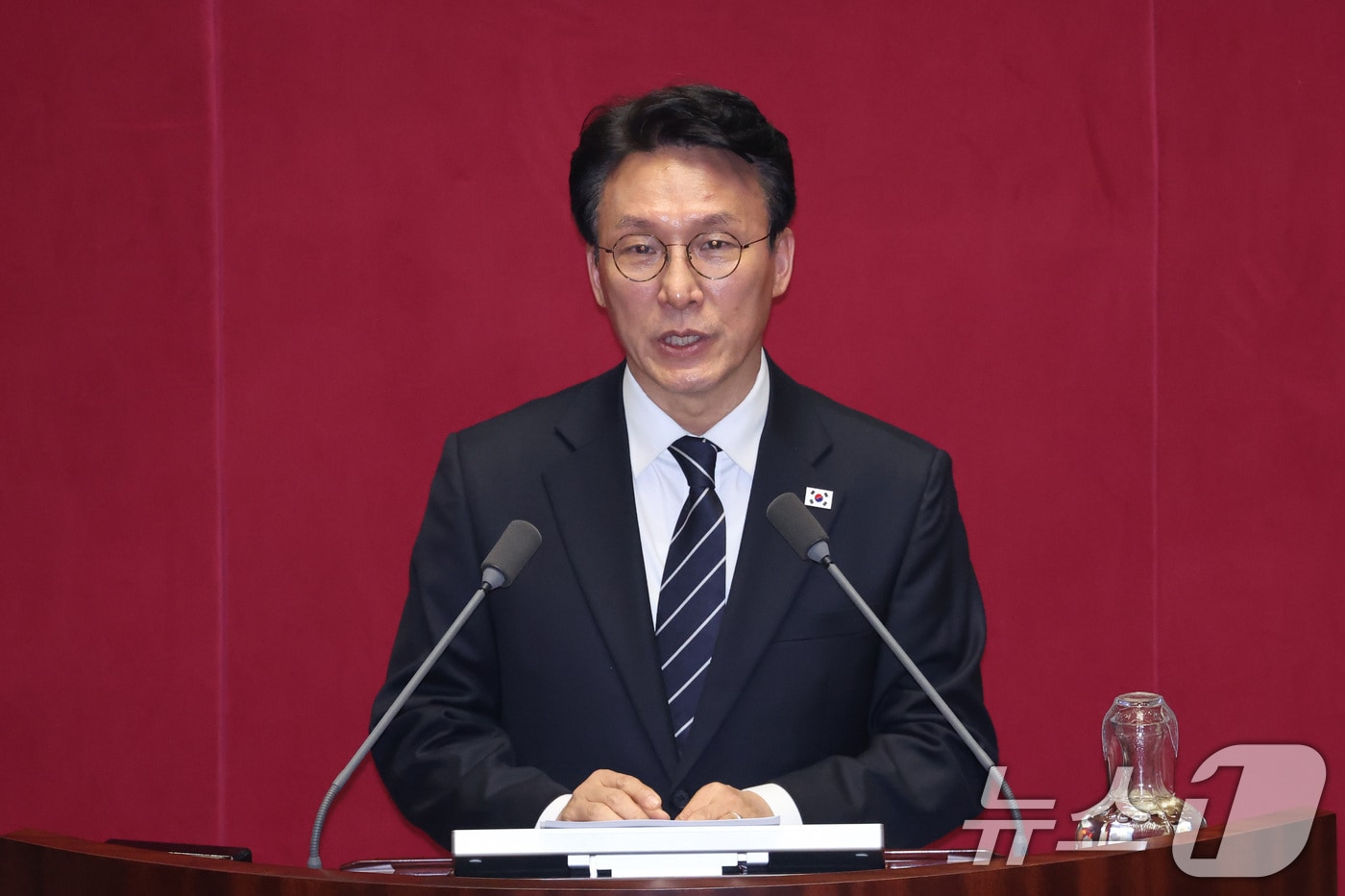 김민석 국무총리가 지난 10일 서울 여의도 국회에서 열린 제434회국회(임시회) 3차 본회의에서 2026년도 제1회 추가경정예산안(정부) 가결에 대한 정부측 인사를 하고 있다. 2026.4.10 ⓒ 뉴스1 신웅수 기자