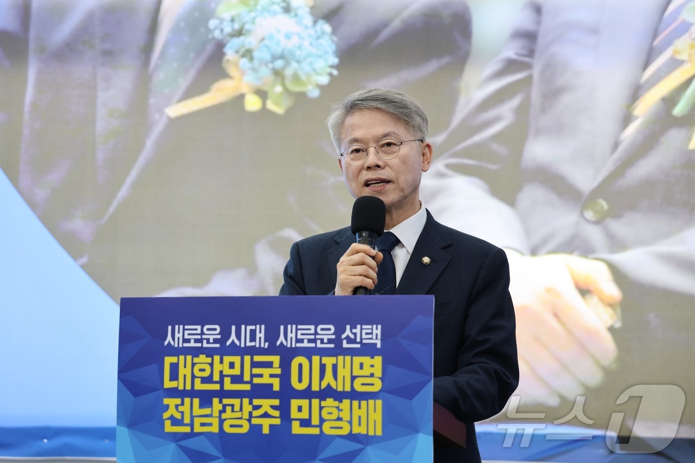 민형배 더불어민주당 전남광주통합특별시장 예비후보는 11일 선거사무소에서 기자회견을 열고 발언하고 있다. (민 후보 측 제공. 재판매 및 DB 금지) ⓒ 뉴스1