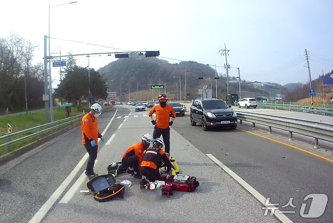 전북 임실군 관촌면 오토바이와 보행자 추돌 사고 현장.(전북소방본부 제공. 재판매 및 DB금지)