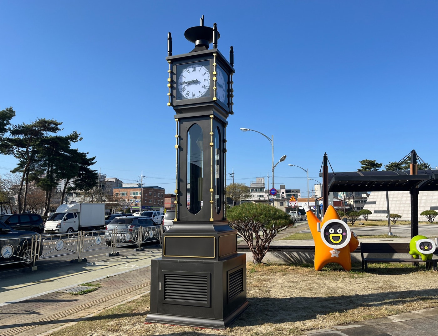 보령 옛 대천역에 조성된 시계탑 모습.(시 제공. 재판매 및 DB금지)/뉴스1