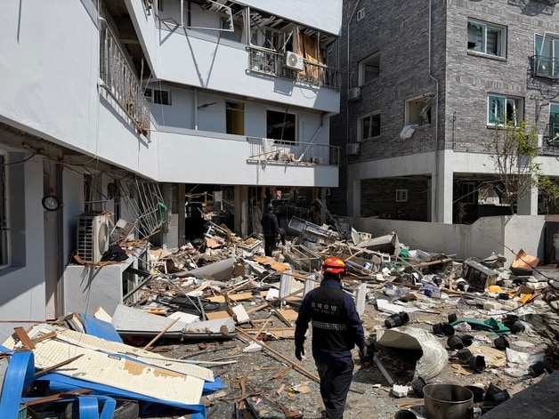 13일 오전 3시 59분쯤 충북 청주시 흥덕구 봉명동의 한 상가 건물에서 가스 누출로 추정되는 폭발 사고가 발생 했다. 2026.4.13 ⓒ 뉴스1 장예린 기자