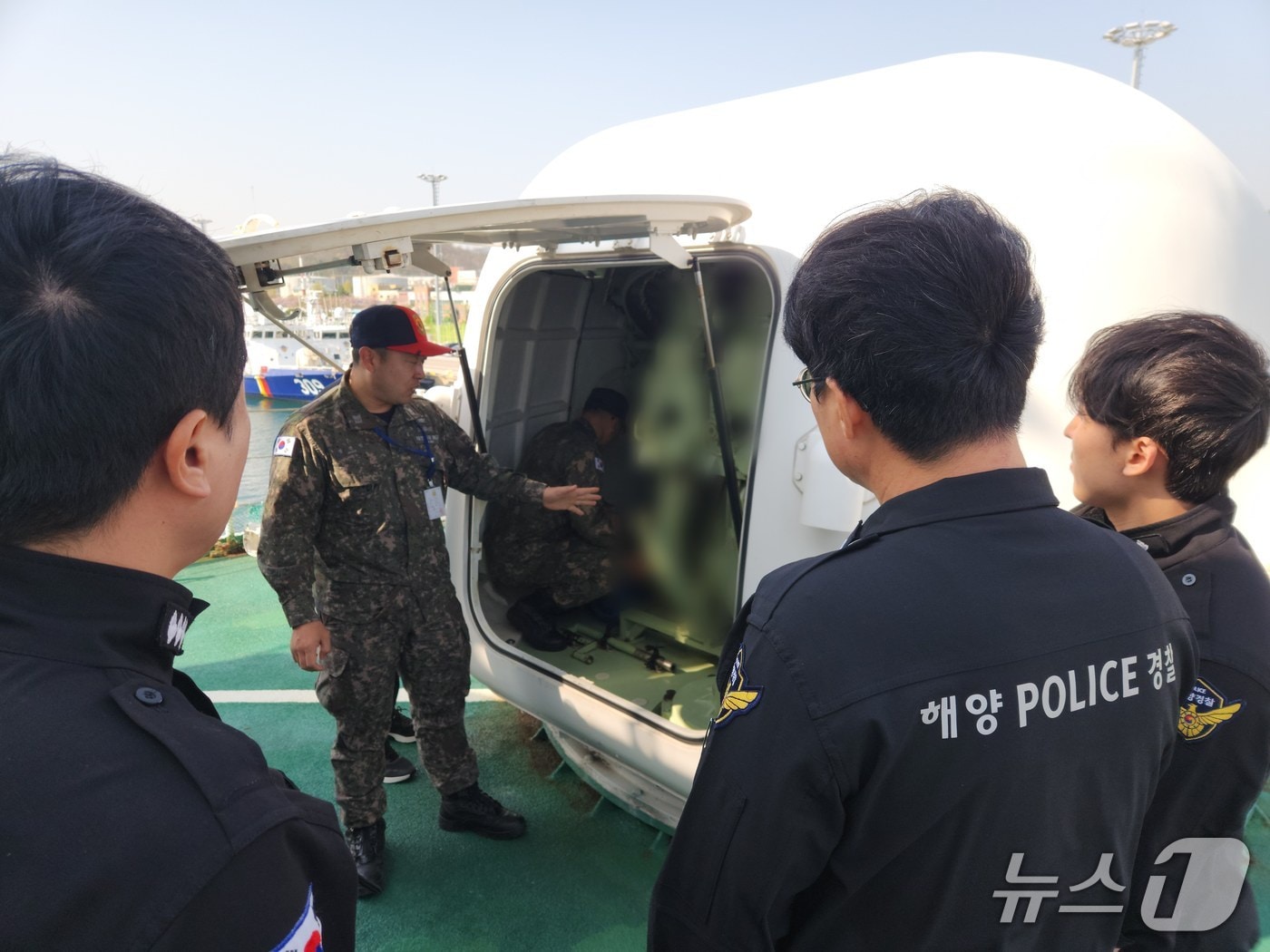 함포 교육.(동해해경청 제공, 재판매 및 DB 금지) 2026.4.13/뉴스1