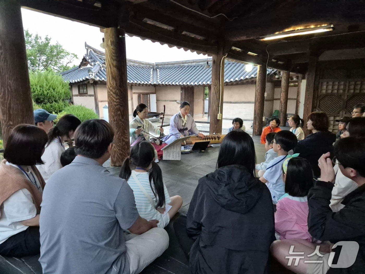 거창군의 국가유산청 공모사업 ‘정자따라 물길따라 국가유산 기행’ 행사 장면(거창군 제공. 재판매 및 DB금지).