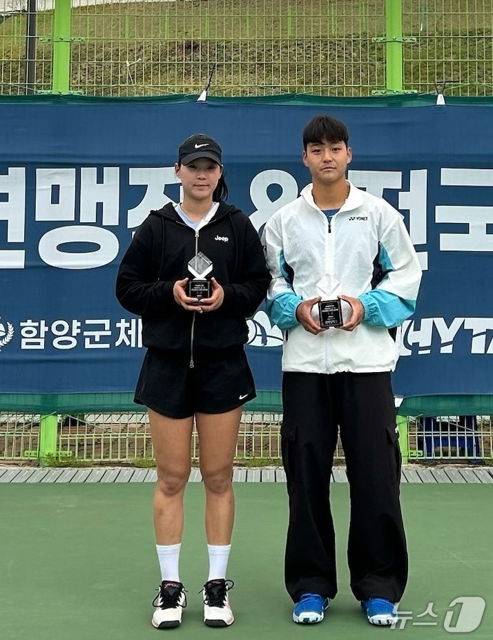 전북 진안군청 소속 이현이 선수(왼쪽)가 김근준 선수(양구군청)와 혼합복식에 출전해 3위를 차지했다.(진안군제공, 재판매 및 DB금지)2026.4.13/뉴스1