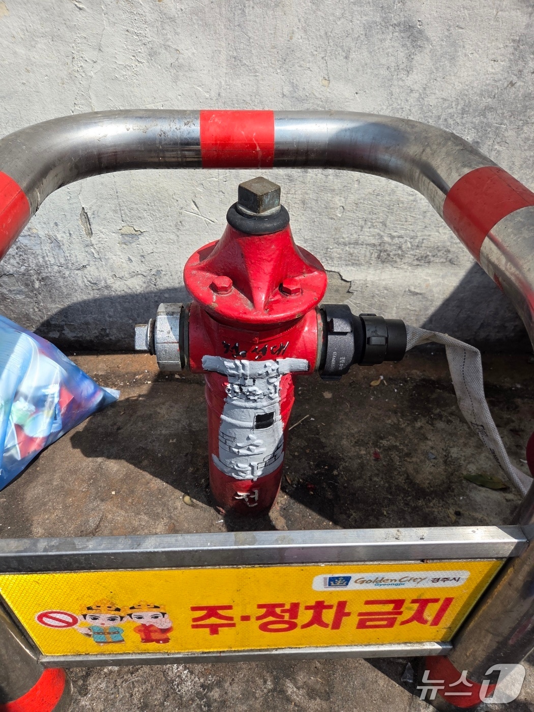 경북 경주시 관광 랜드마크인 황리단길에 이색 소화전이 등장해 관광객들의 시선을 사로 잡고 있다. (경주소방서제공, 재판매 및 DB금지) 2026.4.14/뉴스1