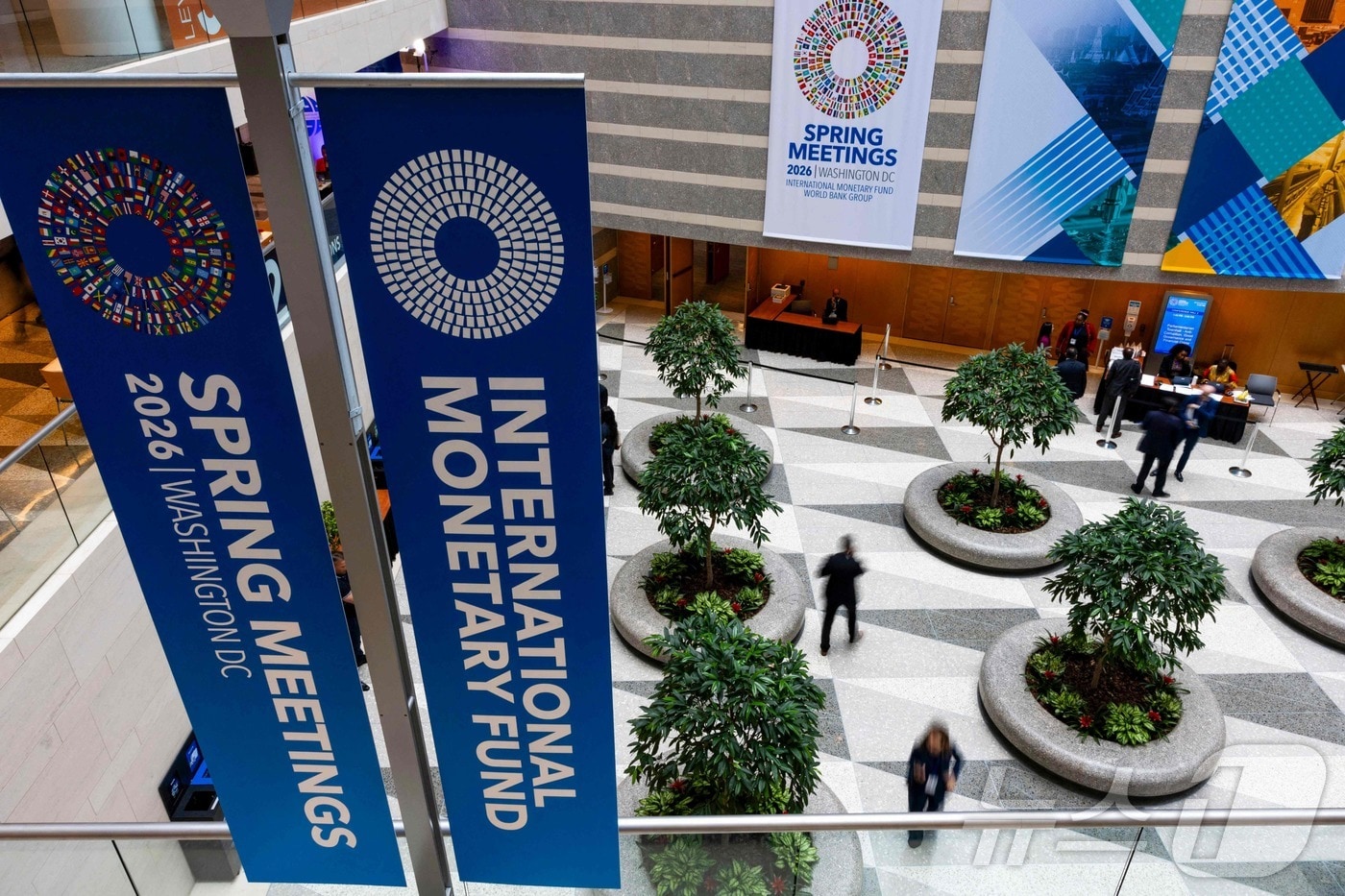 IMF, 올해 한국 경제 성장률 3.3%로 상향…내년도 2.8% 전망