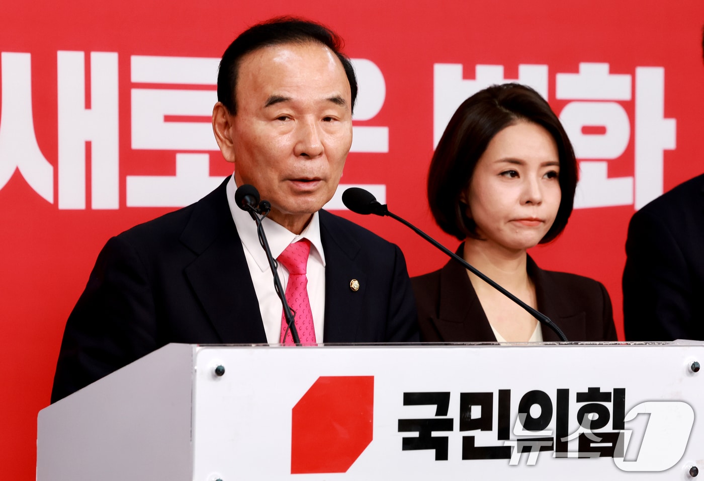 박덕흠 국민의힘 공천관리위원장이 14일 서울 영등포구 국민의힘 중앙당사에서 광역단체장 경선결과를 발표하고 있다. 국민의힘 공천관리위원회는 경북도지사 최종 후보에 이철우 현 경상북도 도지사를 확정했다고 밝혔다. 2026.4.14 ⓒ 뉴스1 이호윤 기자