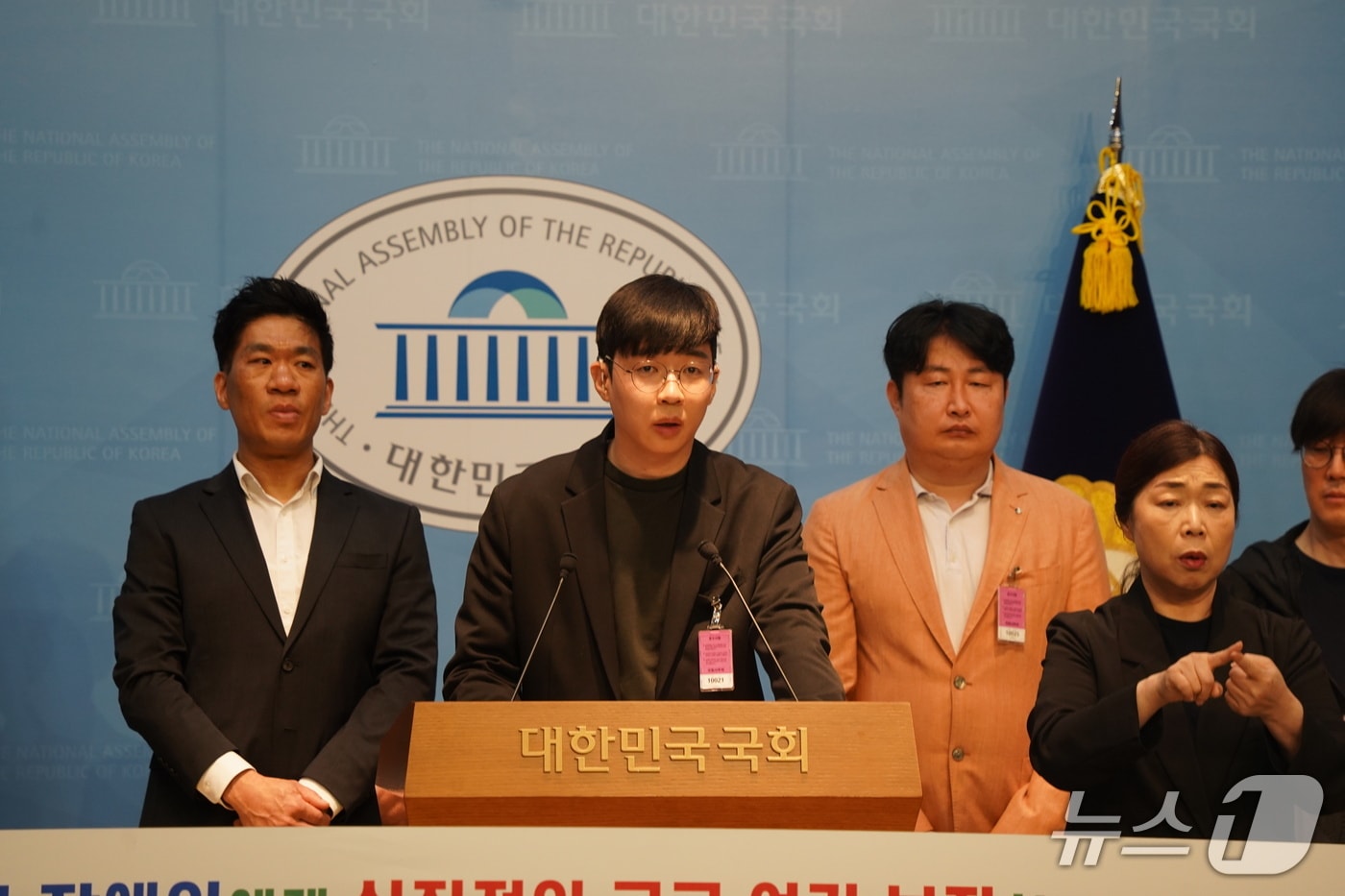 강원 원주시청 공무원노동조합(원공노)이 지난 13일 국회에서 회견을 열고 장애인 공직자를 위한 '동료지원관(코디네이터) 제도'를 마련해달라고 촉구하는 입장을 밝혔다. (원주시청 공무원노동조합 제공. 재판매 및 DB금지) 2026.4.14/뉴스1