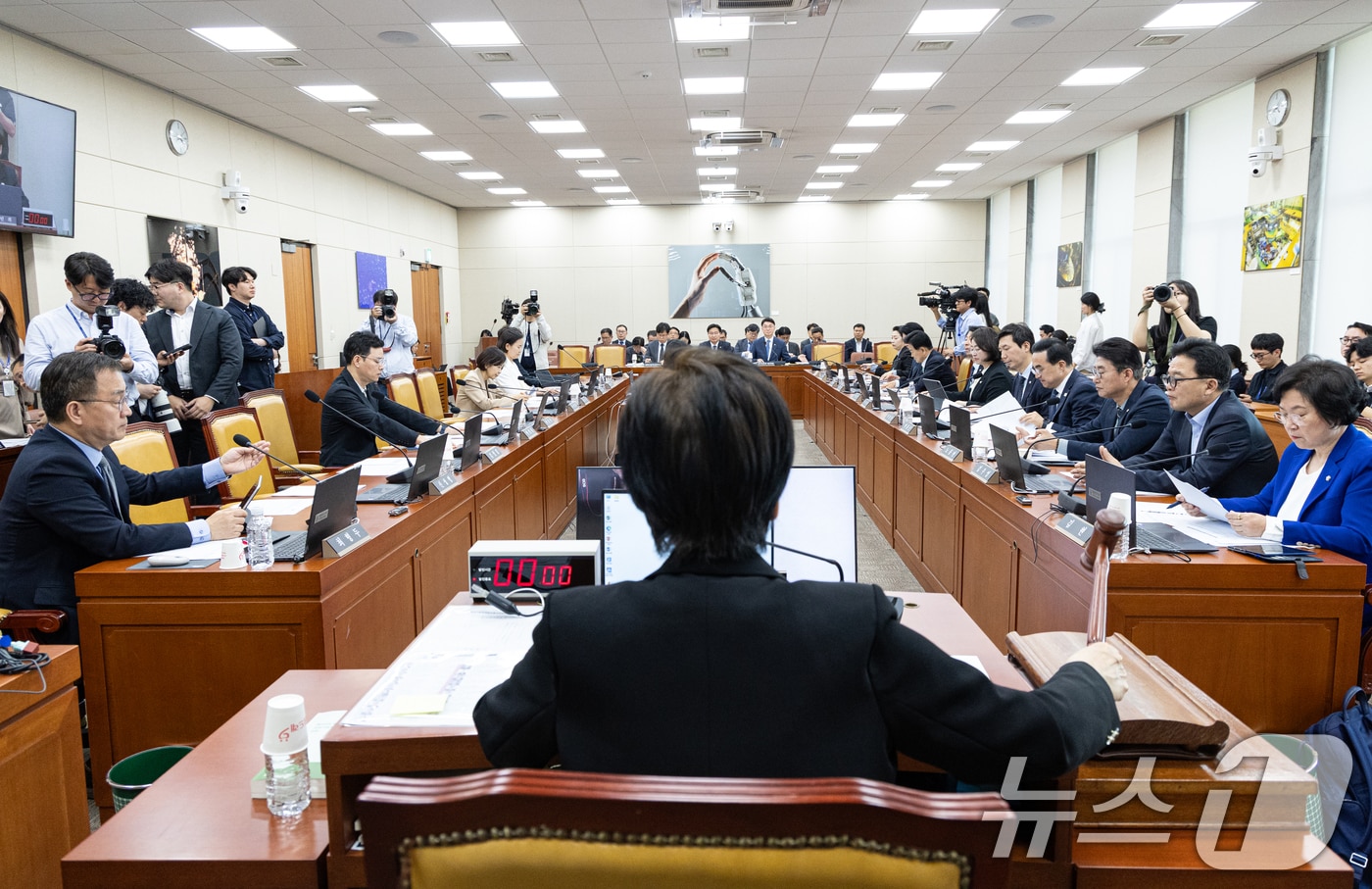 배경훈 약속한 'AI 방주' AIDC 특별법 7부 능선 넘었다