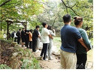 북한산국립공원 임산부 대상 '숲 속 태교 여행' 프로그램 모습. (국립공원공단 제공, 재판매 및 DB금지)