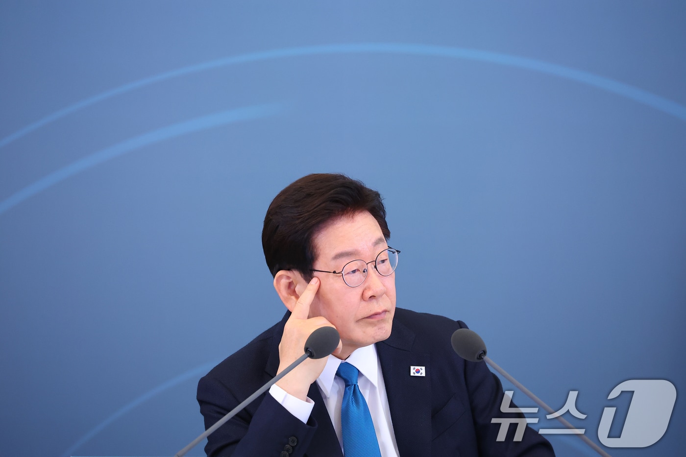 李대통령 "규제개혁 차르 진짜 필요"...김정관 "제가 차르 되겠다" - 뉴스 썸네일 이미지