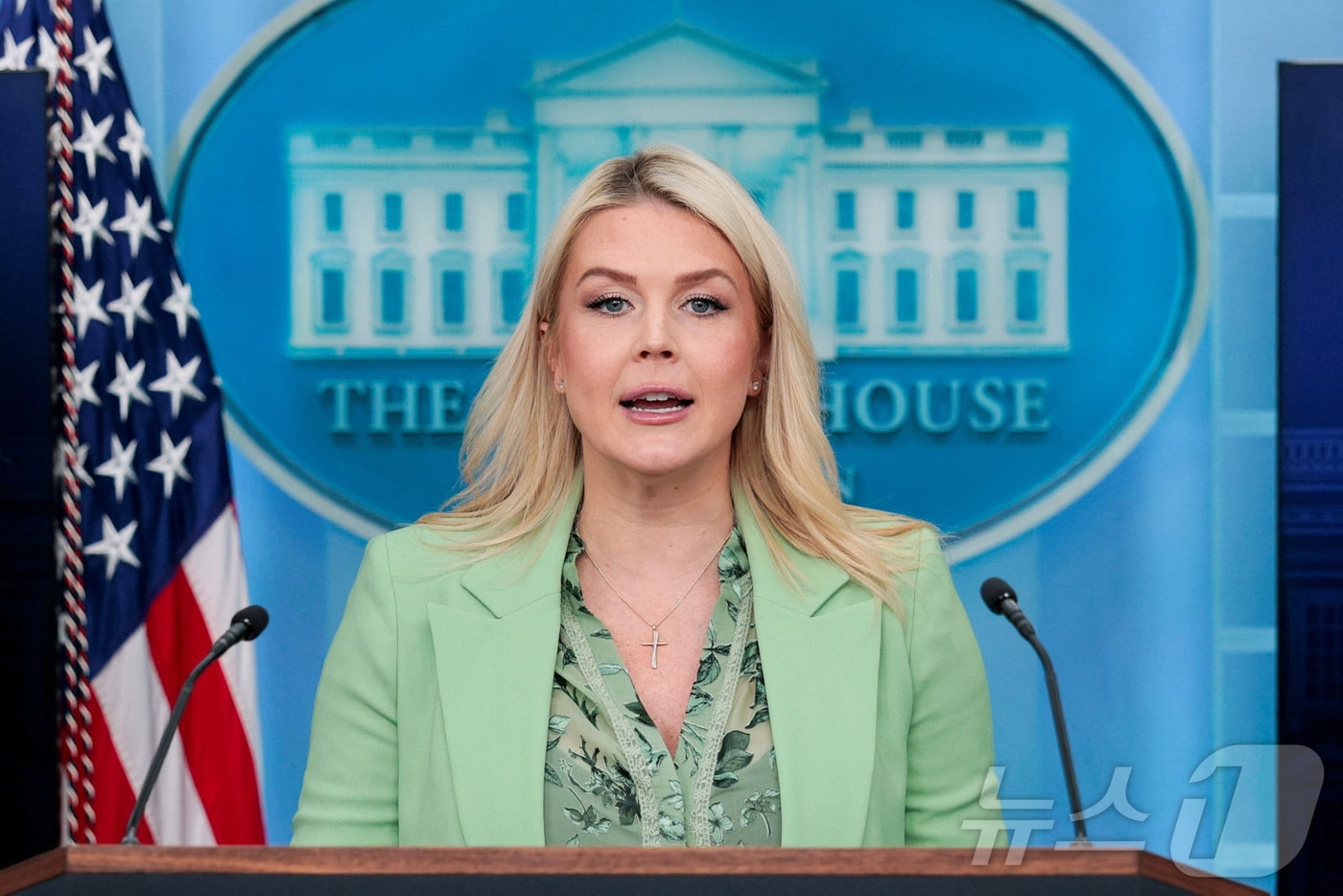 캐롤라인 레빗 백악관 대변인이 15일(현지시간) 워싱턴DC 백악관에서 브리핑을 진행하고 있다. 2026.04.15. ⓒ 로이터=뉴스1
