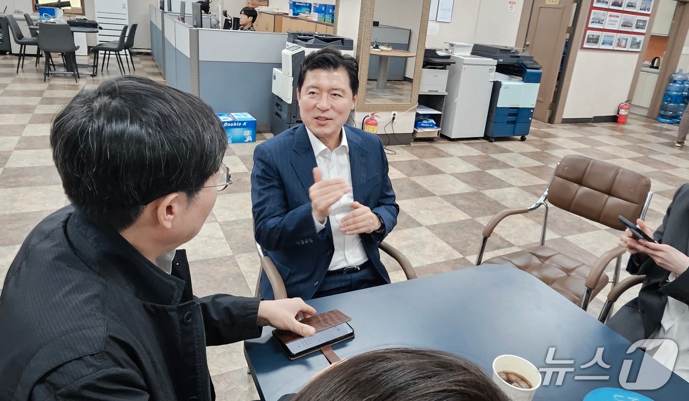 구자근 국민의힘 경북도당위원장이 15일 공천 심사 회의를 마친 뒤 기자들과 만나 심사 결과를 밝히고 있다. 2026.4.15/뉴스1 남승렬 기자