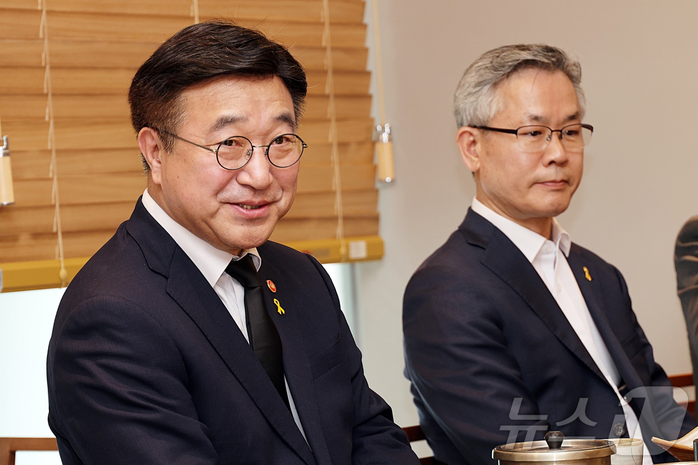 윤호중 행정안전부 장관이 16일 오후 '국민안전의 날'을 맞아 인천지역 안전문화 시민단체 관계자들을 만나 안전문화 확산을 위한 협력 방안 등을 논의하고 있다. (행정안전부 제공. 재판매 및 DB 금지) 2026.4.16 ⓒ 뉴스1