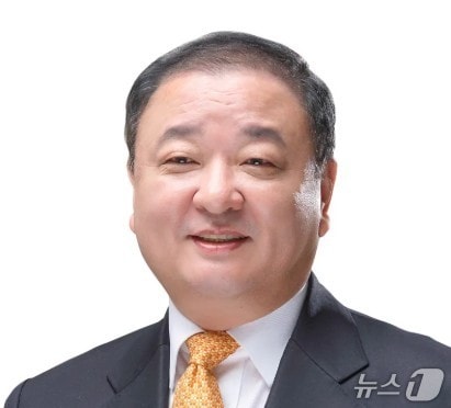 강창일 신임 민주평화통일자문회의 수석부의장이 최근 별세한 이해찬 전 수석부의장의 후임으로 임명됐다.(청와대 제공)