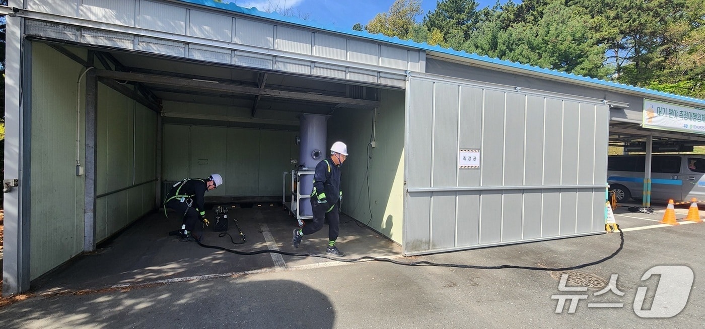 대기 분야 정기 숙련도 시험 모습.(대전보건환경연구원 제공. 재판매 및 DB금지)/뉴스1