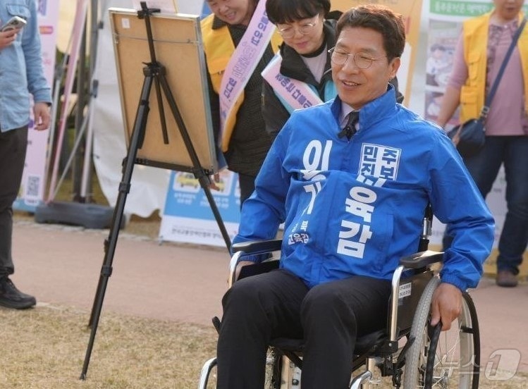 이용기 경북교육감 예비후보는 17일 장애인의 날을 앞두고 “교육에서부터 차별을 없애고 통합교육을 실현하겠다”고 밝혔다. ⓒ 뉴스1 김대벽기자