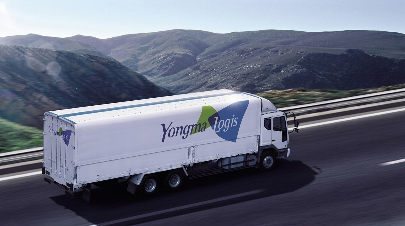 용마로지스 차량. (동아제약 제공) 