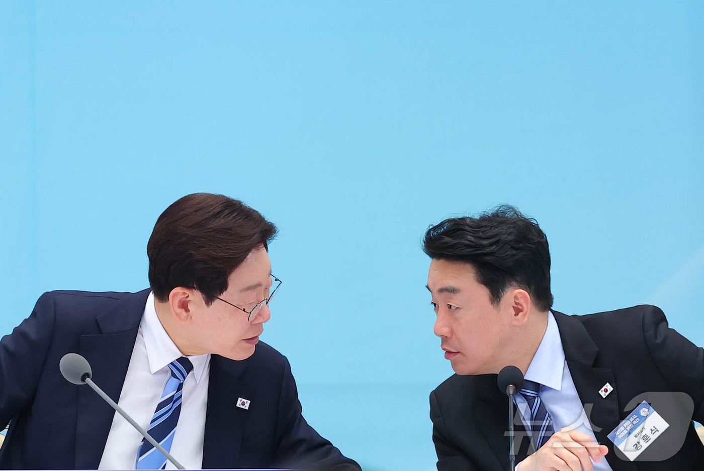 靑 비서관급 참모진 일부 개편 임박...2기 개각은 '與 전대 후' 관측 - 뉴스 썸네일 이미지