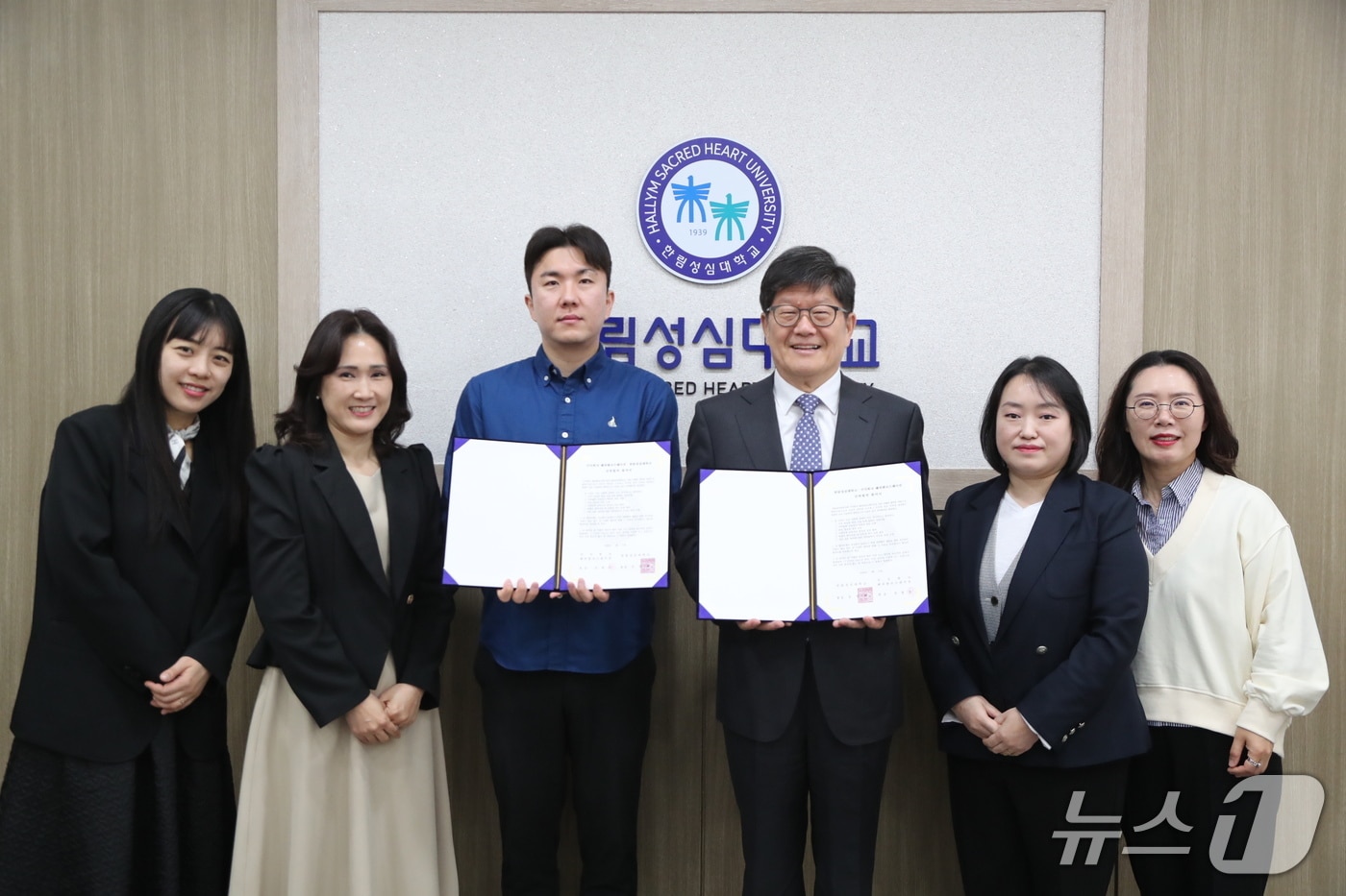 한림성심대학교 치위생과와 해피덴코프레이션은 최근 교내 국제회의실에서 산학협력을 위한 업무협약을 체결했다.