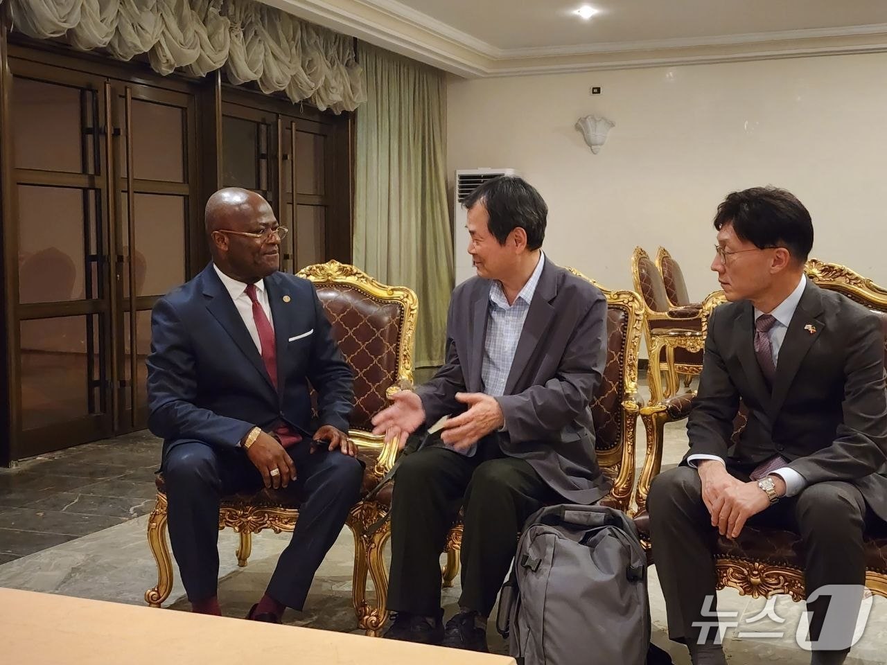 정해웅 외교장관 특사가 16일 콩고공화국 브라자빌에서 열린 드니 사수 응게소 대통령 취임식에 참석했다. 2026.04.16. (외교부 제공)