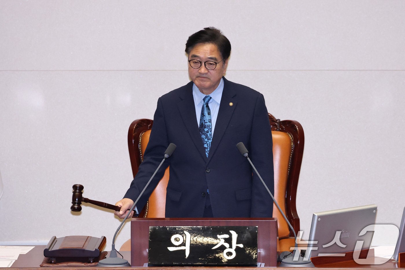 우원식 국회의장이 지난 18일 서울 여의도 국회에서 열린 제434회 국회(임시회) 제6차 본회의에서 의사봉을 두드리고 있다. 2026.4.18 ⓒ 뉴스1 신웅수 기자