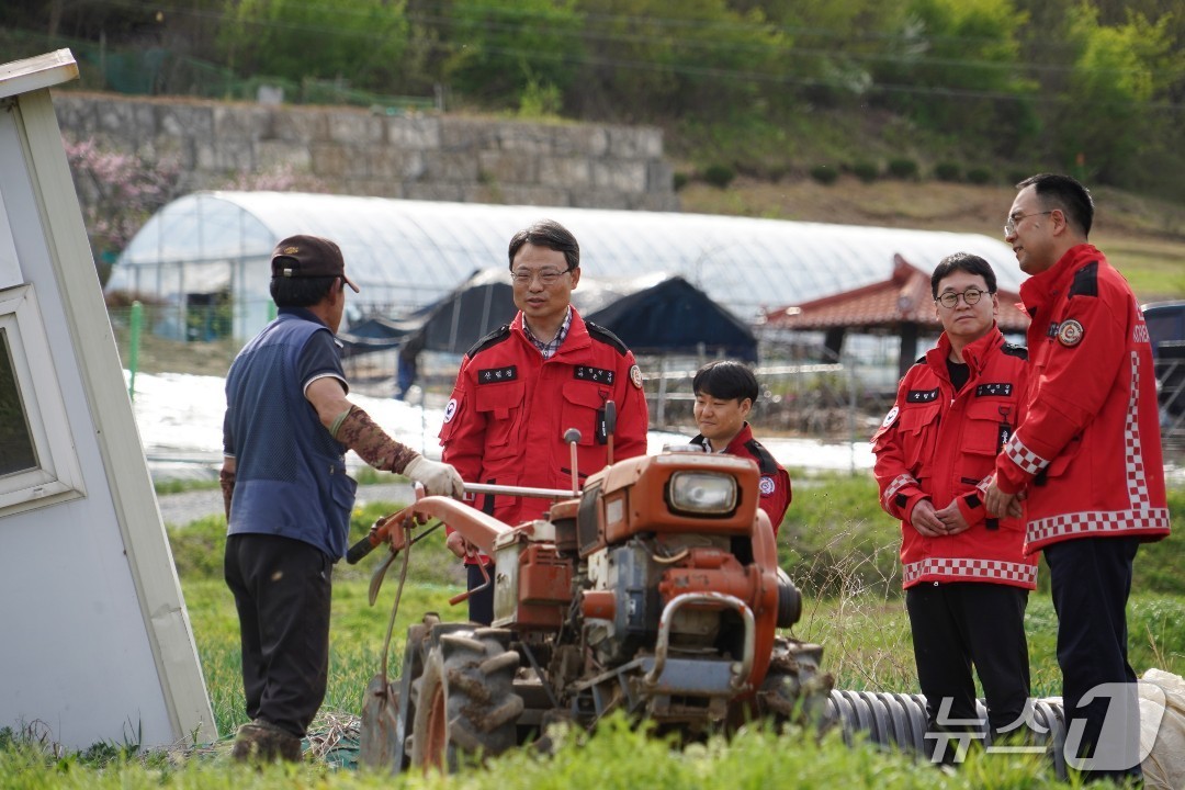 박은식 산림청장이 충남 금산군 일대에서 산불 예방 현장점검을 하고 있다.(산림청 제공. 재판매 및 DB금지)/뉴스1