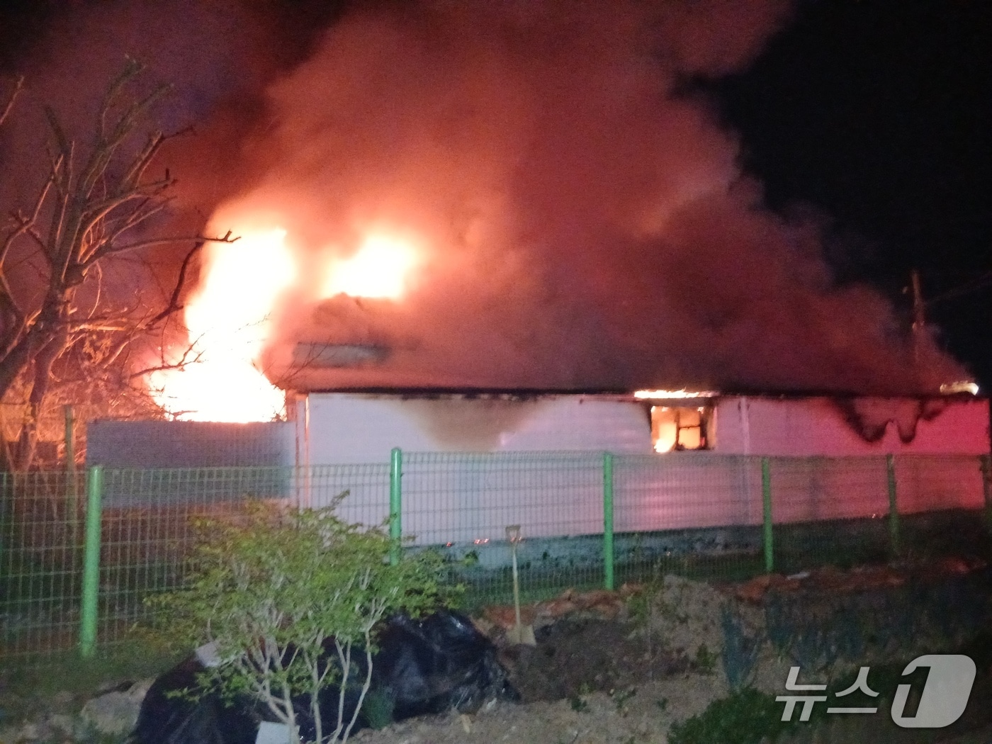 화재 현장 모습.(전북 소방 제공. 재판매 및 DB 금지)