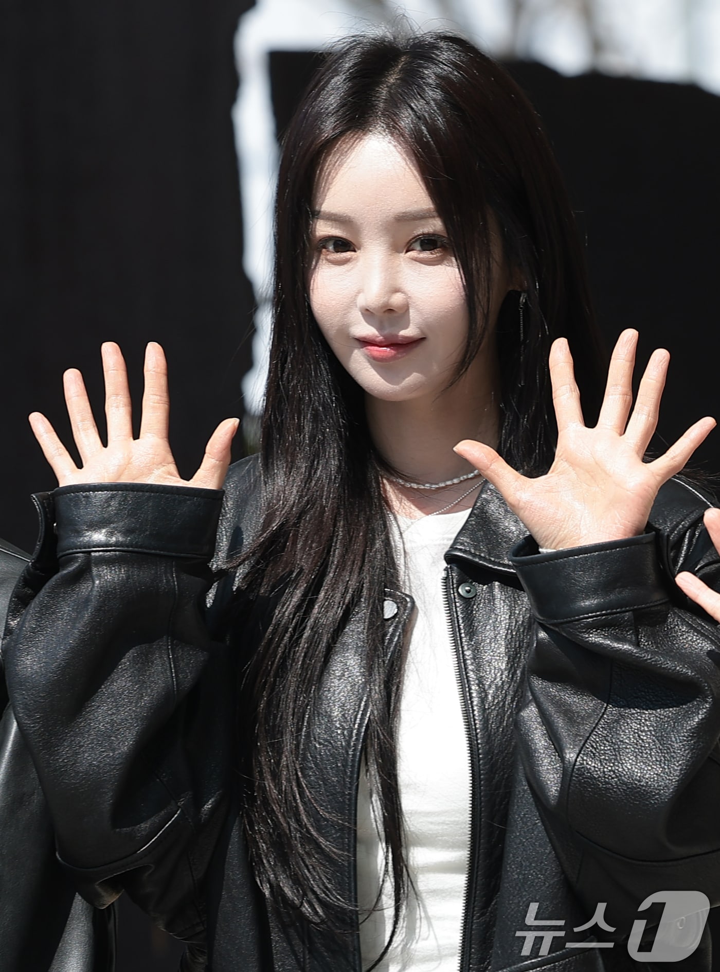 씨야의 남규리가 2일 오후 서울 양천구 SBS에 도착해 SBS 파워FM ‘두시탈출 컬투쇼’ 생방송에 앞서 인사를 하고 있다. 2026.4.2 ⓒ 뉴스1 권현진 기자