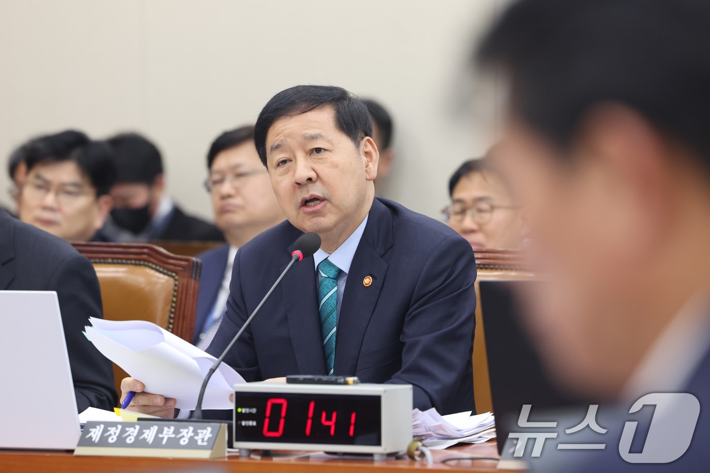 구윤철 부총리 겸 재정경제부 장관이 2일 서울 여의도 국회에서 열린 재정경제기획위원회 전체회의에서 의원 질의에 답변하고 있다. 2026.4.2 ⓒ 뉴스1 신웅수 기자