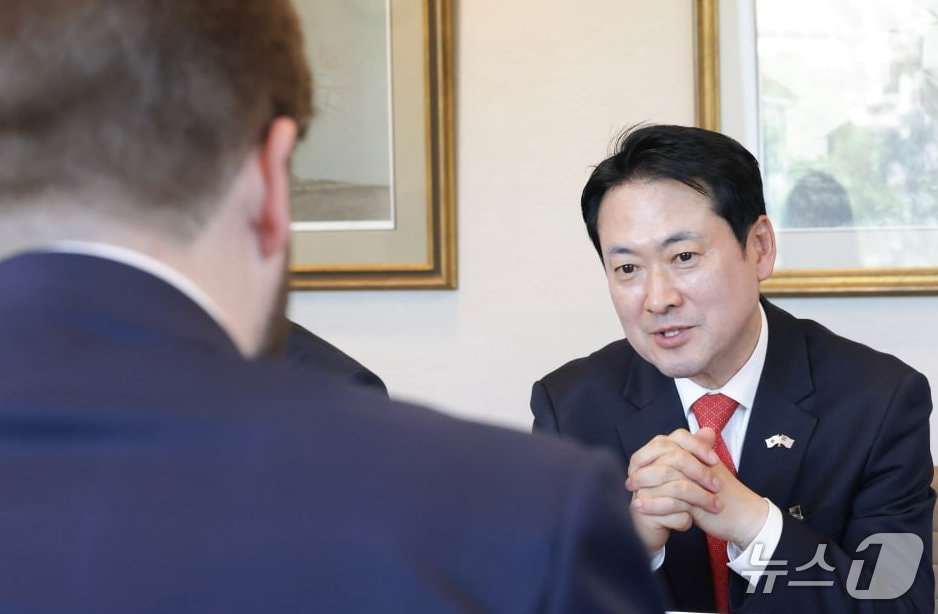 장동혁 국민의힘 대표가 지난 16일(미국 워싱턴 현지시간) 미 국무성 차관보와 만나는 모습. (국민의힘 제공) ⓒ 뉴스1