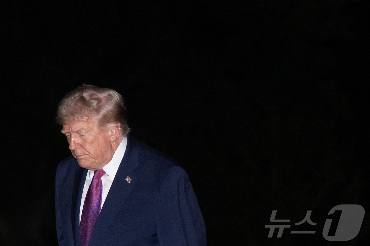 17일(현지시간) 도널드 트럼프 미국 대통령이 애리조나주와 네바다주 방문을 마치고 워싱턴DC 백악관에 복귀한 모습. 2026.04.17 ⓒ AFP=뉴스1