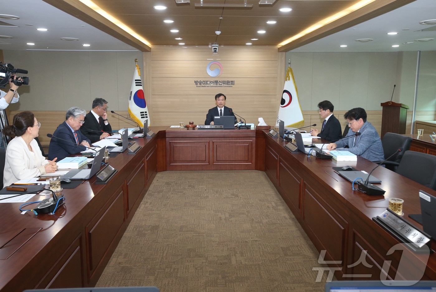 방미통위, 3차 회의...지분변경 승인·과태료 처분 등 논의(종합) - 뉴스 썸네일 이미지