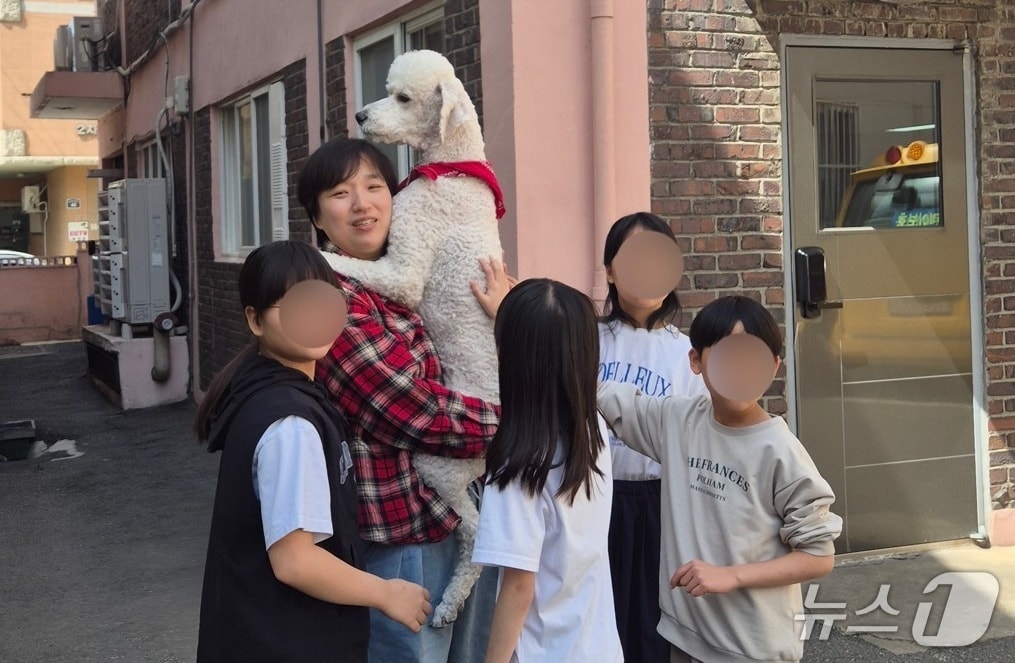 "부모님 대신 동물한테 위로"...아워비전, 교감프로그램 진행 - 뉴스 썸네일 이미지