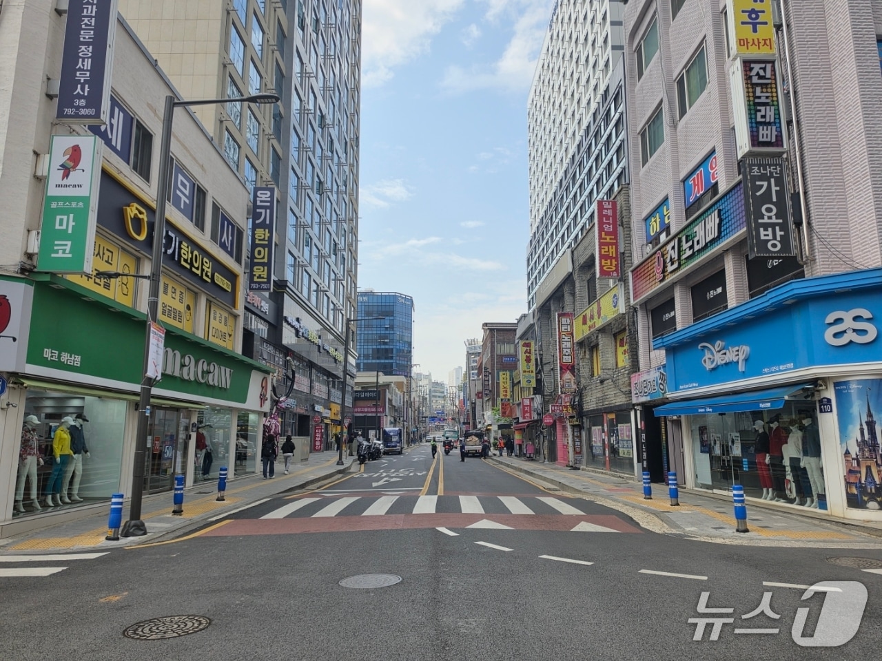 전선 지중화 사업이 완료된 경기 하남시 신장사거리.(하남시 제공. 재판매 및 DB 금지)/뉴스1