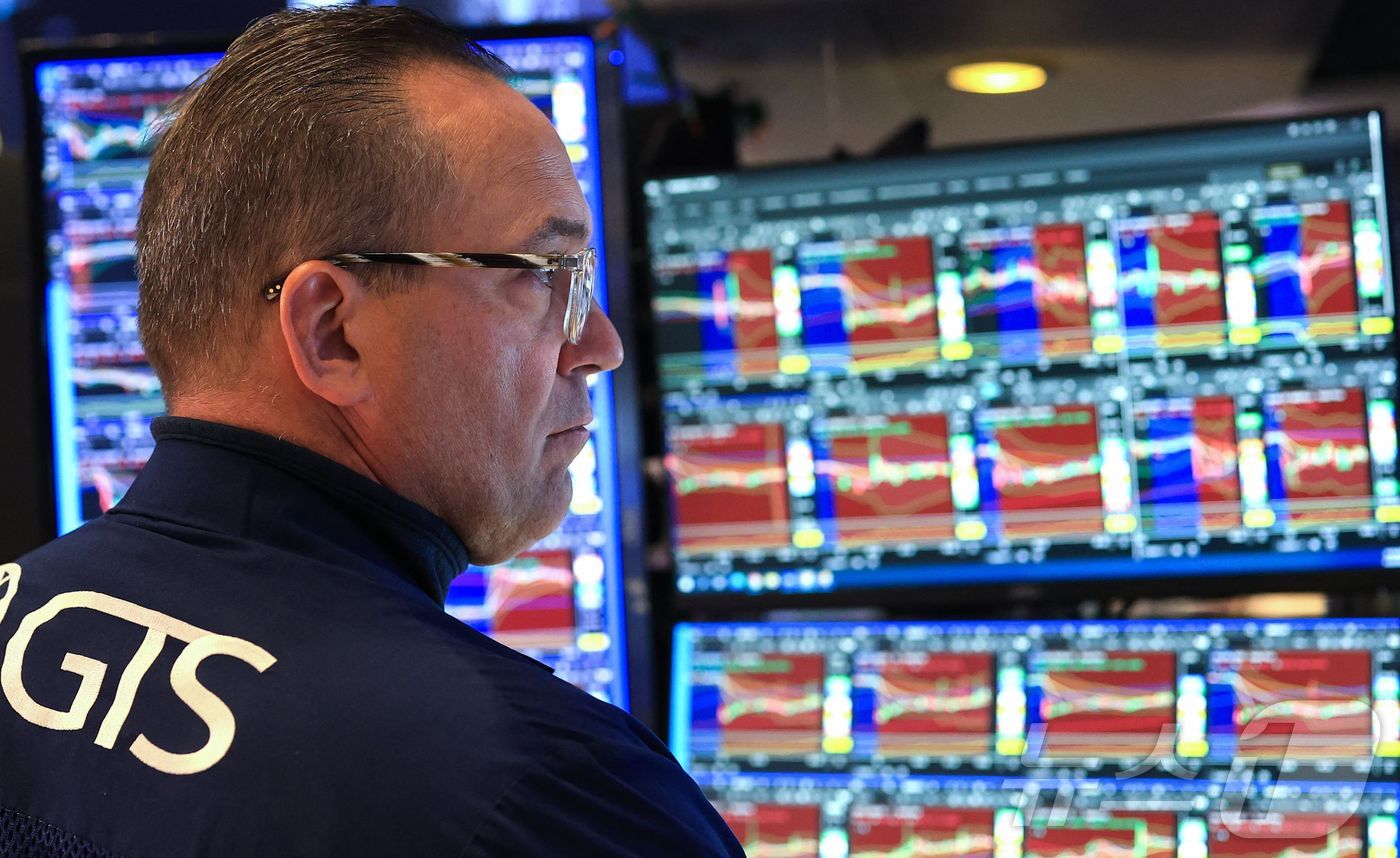 NYSE의 한 트레이더. ⓒ AFP=뉴스1