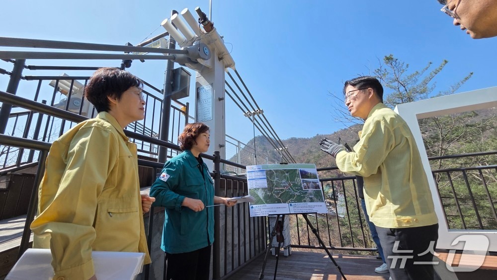 출렁다리 안전 점검 자료사진.(경기도 제공. 재판매 및 DB금지)