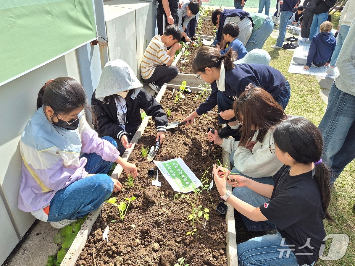 21일 제주북초등학교에서 열린 스쿨팜 시범사업 개장식.(농협 제주본부 제공. 재판매 및 DB 금지)