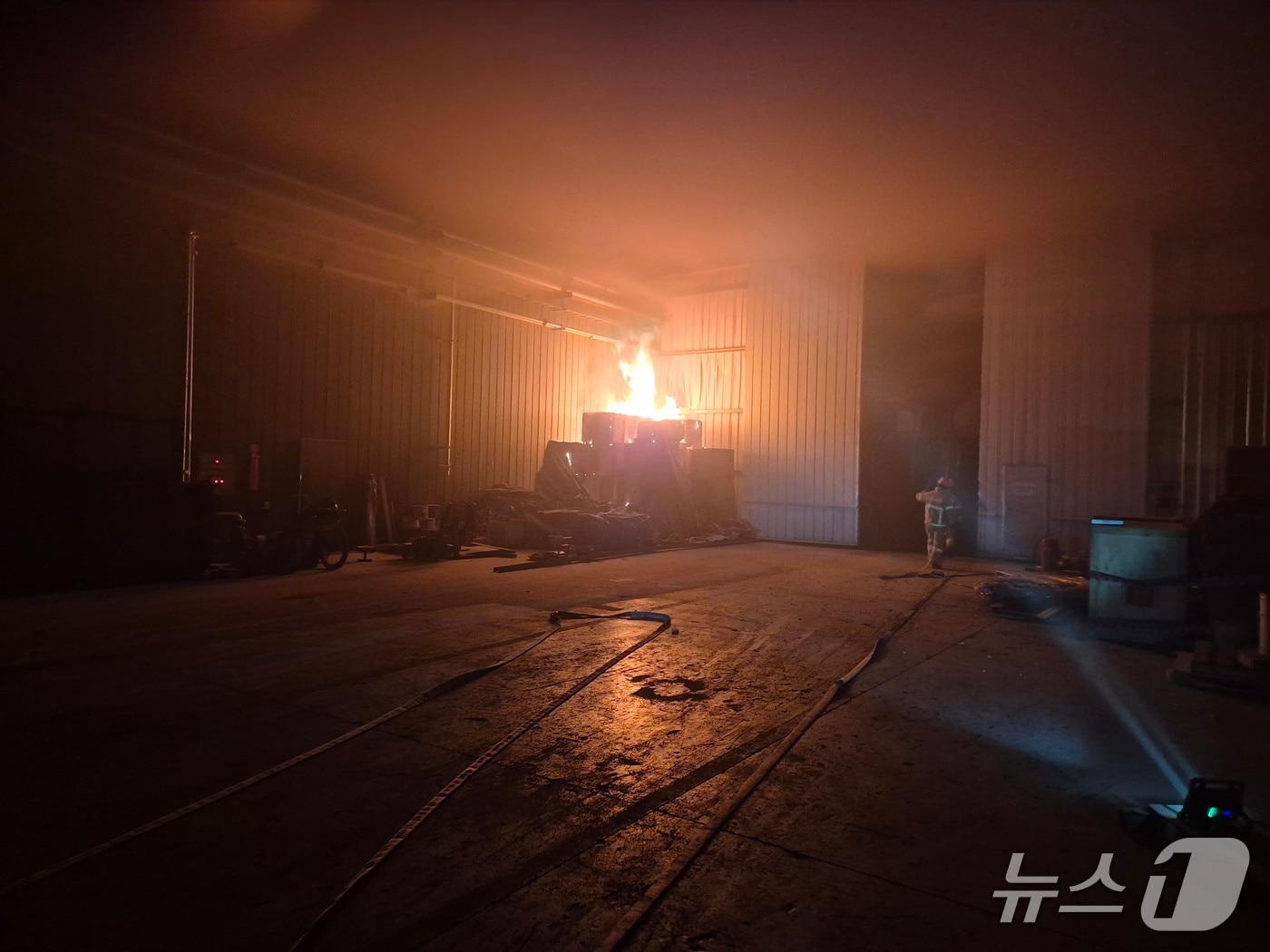  서산 성연면 공장 화재 현장. (서산소방서 제공, 재판매 및 DB금지) / 뉴스1
