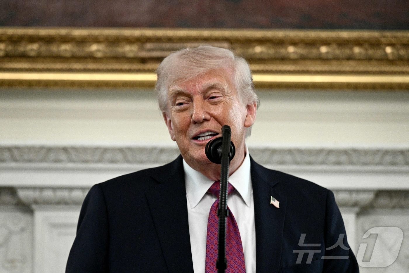 도널드 트럼프 미국 대통령이 21일(현지시간) 워싱턴DC 백악관에서 열린 NCAA 챔피언의 날 행사에서 연설하고 있다. 2026.04.21. ⓒ AFP=뉴스1