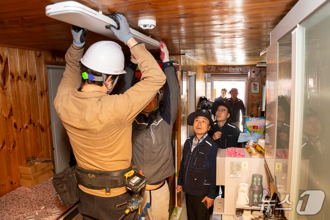 한국전기안전공사는 도서지역 전기설비 안전점검 활동을 펼쳤다고 22일 밝혔다.(공사 제공. 재판매 및 DB금지)2026.4.22/뉴스1