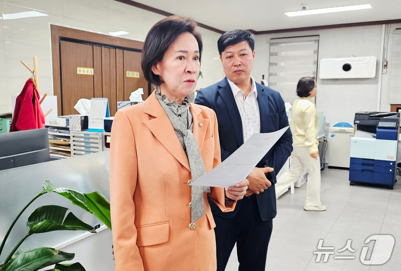 이인선 국민의힘 대구시당 공천관리위원장이 22일 국민의힘 대구시당에서 공관위 회의를 마친 뒤 기자들 질문에 답하고 있다. 2026.4.22/뉴스1 남승렬 기자