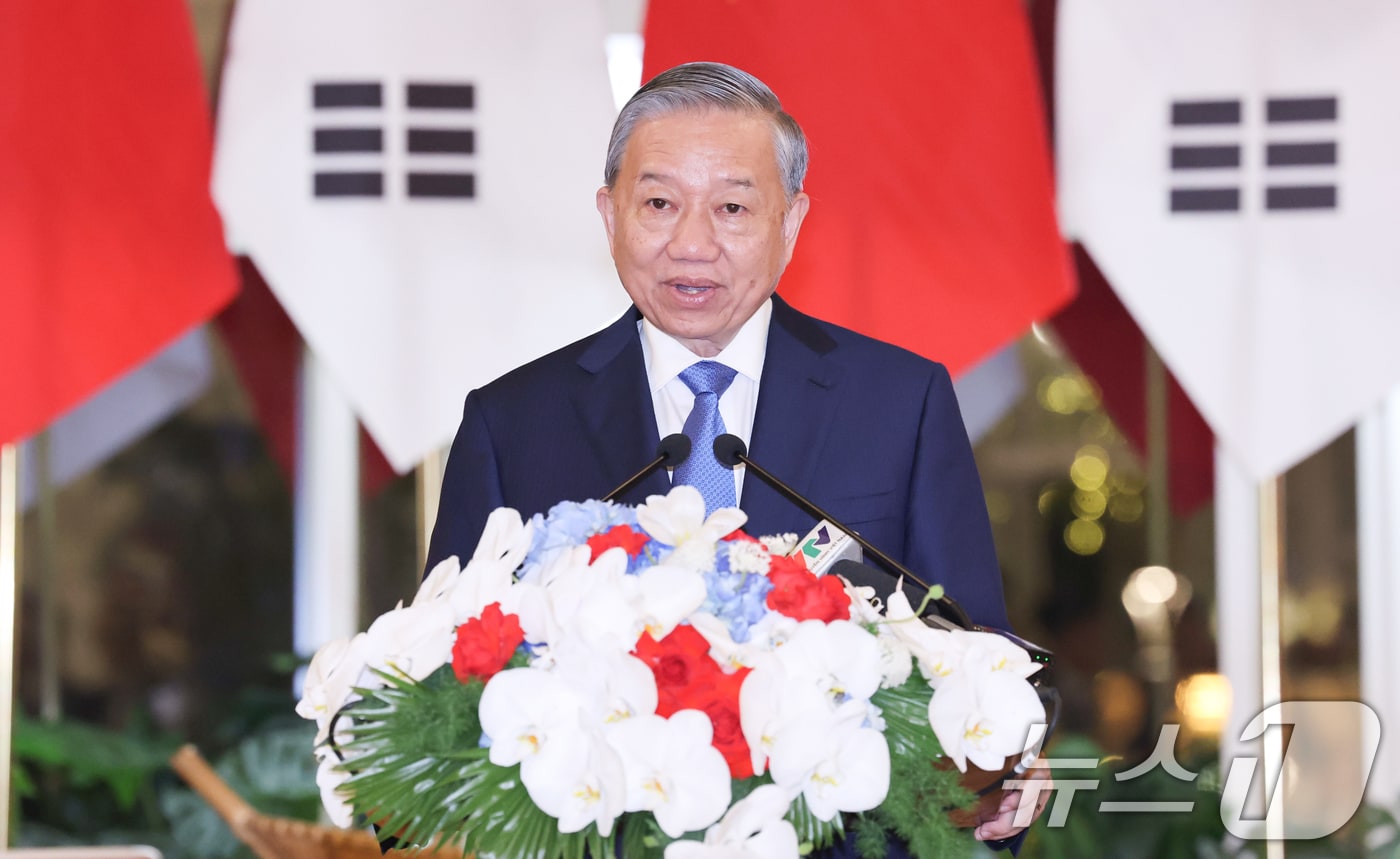 "사회주의 베트남, 한국식 '재벌' 키워 성장률 10% 노린다" - 뉴스 썸네일 이미지
