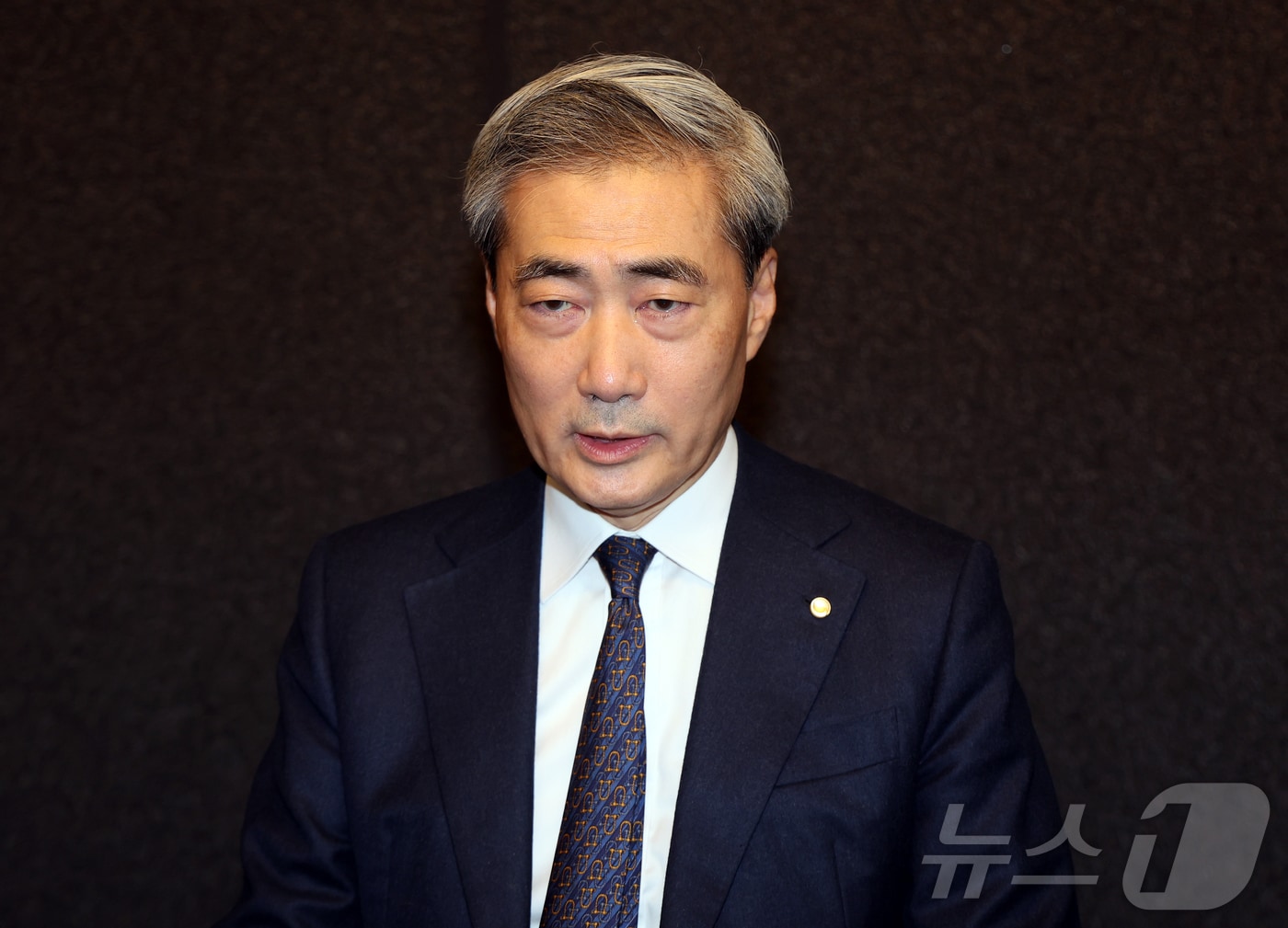 신현송 한국은행 총재가 23일 오전 서울 중구 은행회관에서 열린 구윤철 경제부총리 겸 재정경제부 장관과의 조찬회동에 앞서 모두발언을 하고 있다. 2026.4.23 ⓒ 뉴스1 김진환 기자