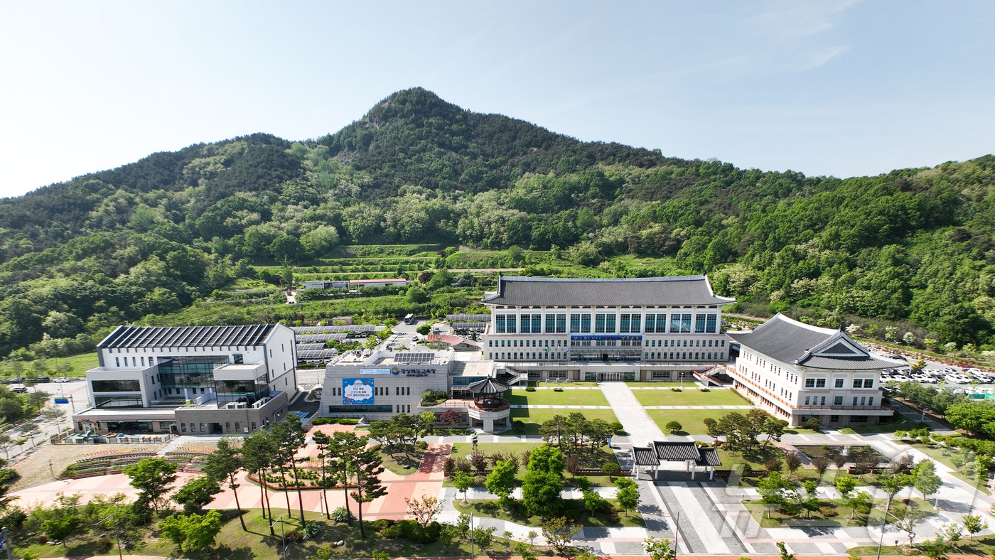 경북교육청은 23일 2026년도 지방공무원 제1회 신규임용시험 응시원서 접수 결과 평균 경쟁률이 5.9대 1로 집계됐다.사진은 경북교육청 전경 ⓒ 뉴스1 김대벽기자